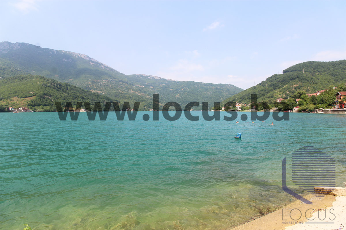 29 Jezero.jpg